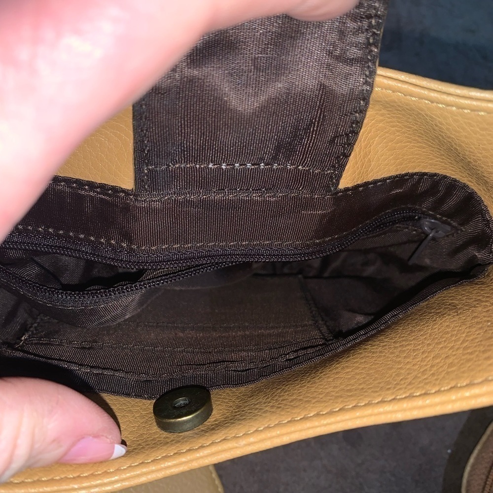 Q&A Small Tan Purse and Wallet - Picture 10 of 14